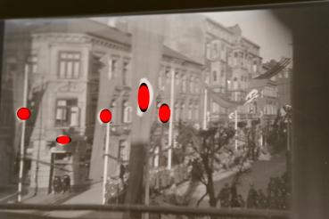 drei alte Negative - geschmückte Stadt - Feierlichkeiten